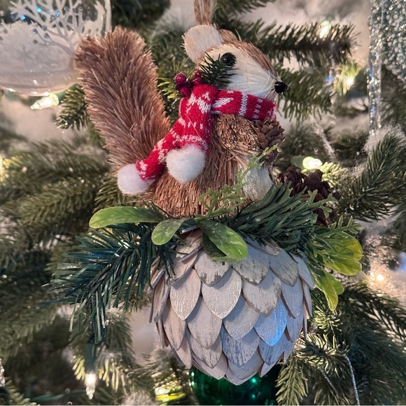 NEW! Woodland Fury Tail Squirrel Artichoke Christmas Ornament. - Picture 6 of 8